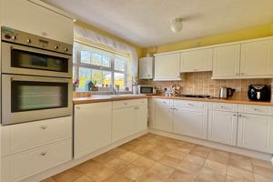 Kitchen/Breakfast- click for photo gallery